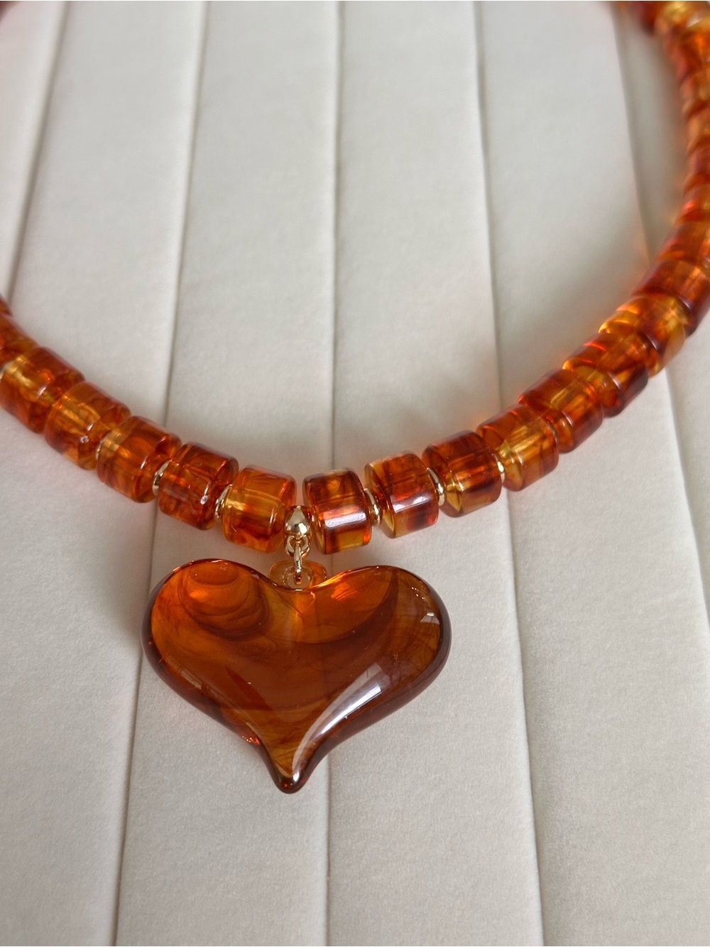 Amber Beaded Necklace With Heart Pendant NEW - Picture 3 of 6
